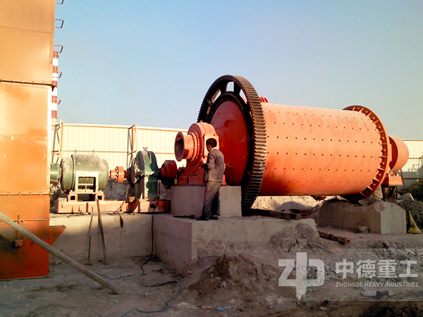 球磨機生產(chǎn)現(xiàn)場 球磨機生產(chǎn)現(xiàn)場