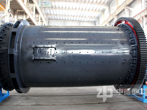 干式球磨機側(cè)面照 干式球磨機側(cè)面照