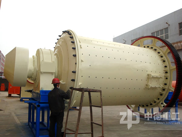 龐師傅工作的背影