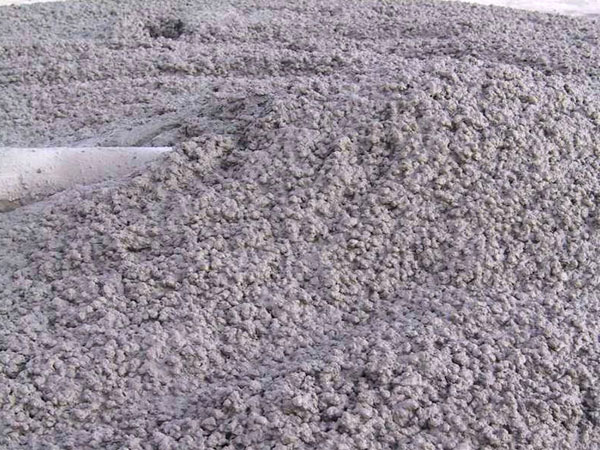 混凝土骨料攪拌現(xiàn)場(chǎng)