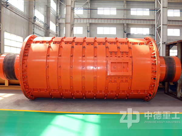 沒有組裝完成的球磨機(jī)