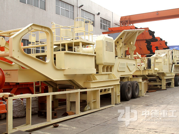 準(zhǔn)備運(yùn)往客戶那邊的移動(dòng)破碎機(jī) 準(zhǔn)備運(yùn)往客戶那邊的移動(dòng)破碎機(jī)