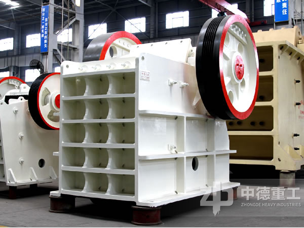 中德生產(chǎn)的大型顎式破碎機 中德生產(chǎn)的大型顎式破碎機