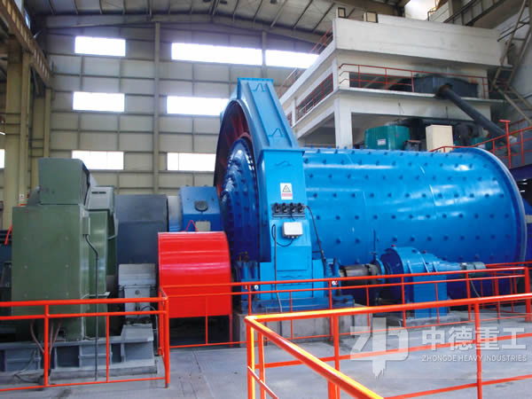 球磨機(jī)工作現(xiàn)場(chǎng)