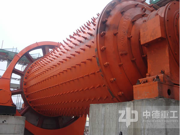日產(chǎn)1000噸大型球磨機圖片 日產(chǎn)1000噸大型球磨機圖片
