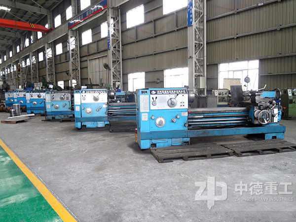 中德球磨機(jī)加工車間 中德球磨機(jī)加工車間