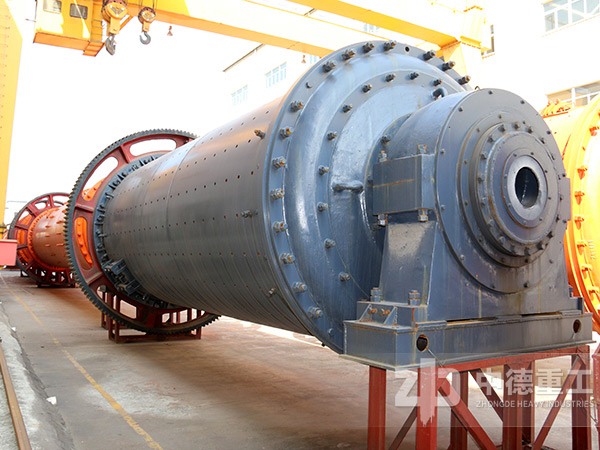 臥式筒形的大家伙就是球磨機 臥式筒形的大家伙就是球磨機