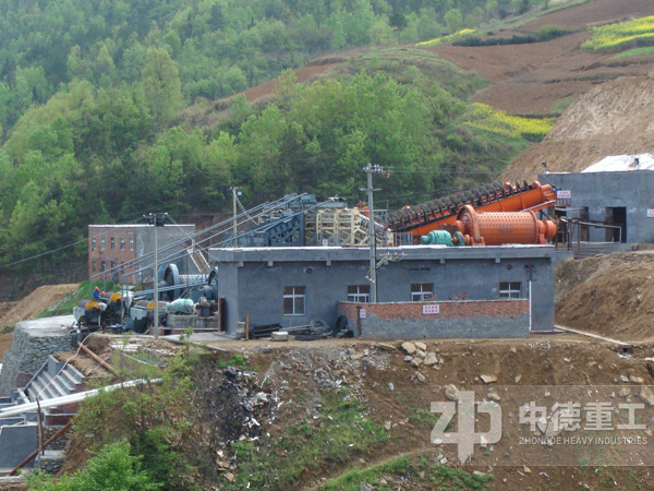 球磨機(jī)生產(chǎn)加工現(xiàn)場(chǎng)