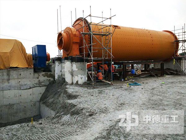 河南鄭州安裝石灰球磨機(jī)現(xiàn)場