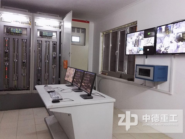 智能化設(shè)備控制室內(nèi)景