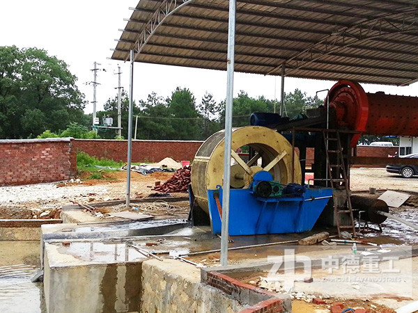 南寧花崗巖砂石廠——現(xiàn)場棒磨式制砂機與洗沙機組成制砂洗沙生產(chǎn)線