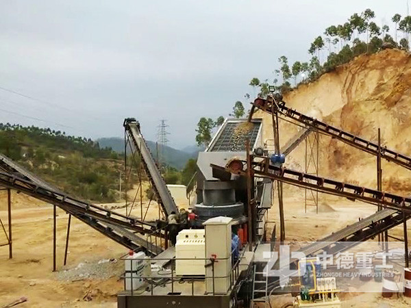 鵝卵石移動(dòng)碎石機(jī)+圓錐破+篩分組合