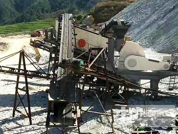 鵝卵石移動(dòng)碎石機(jī)+錘式破碎機(jī)+篩分組合