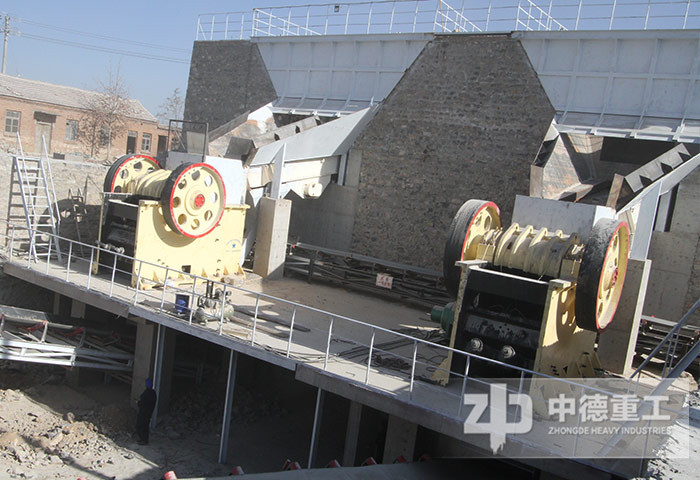 時產(chǎn)100-300噸顎式破碎機 時產(chǎn)100-300噸顎式破碎機