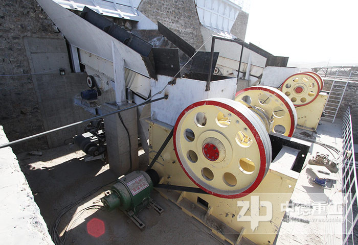 顎式破碎機現(xiàn)場 顎式破碎機現(xiàn)場