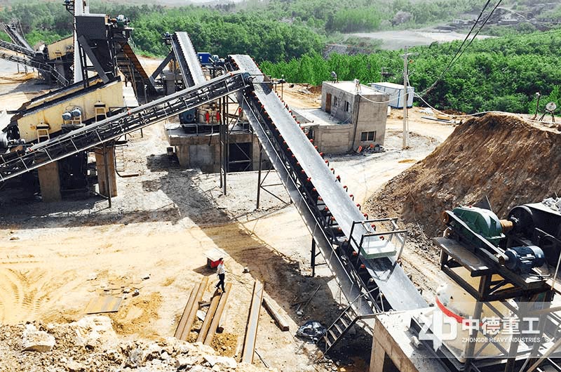 高硬度石料破碎現(xiàn)場