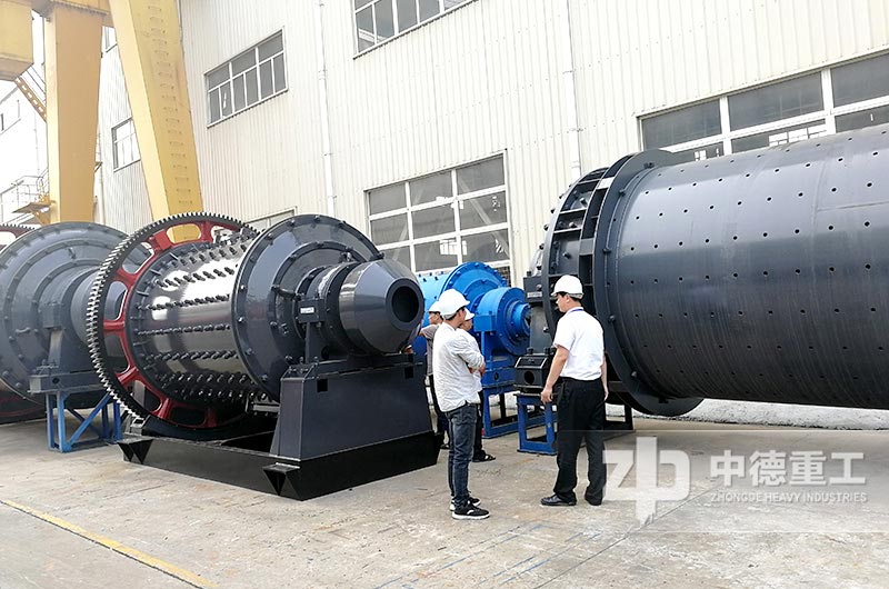 客戶來廠考察干式球磨機(jī)